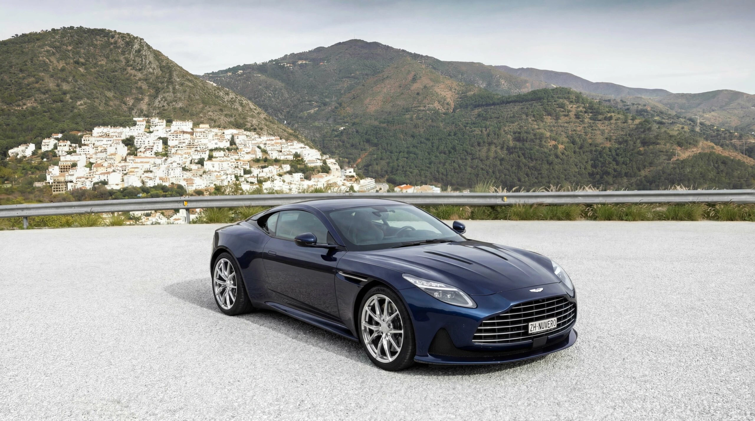 DB12 Aston Martin